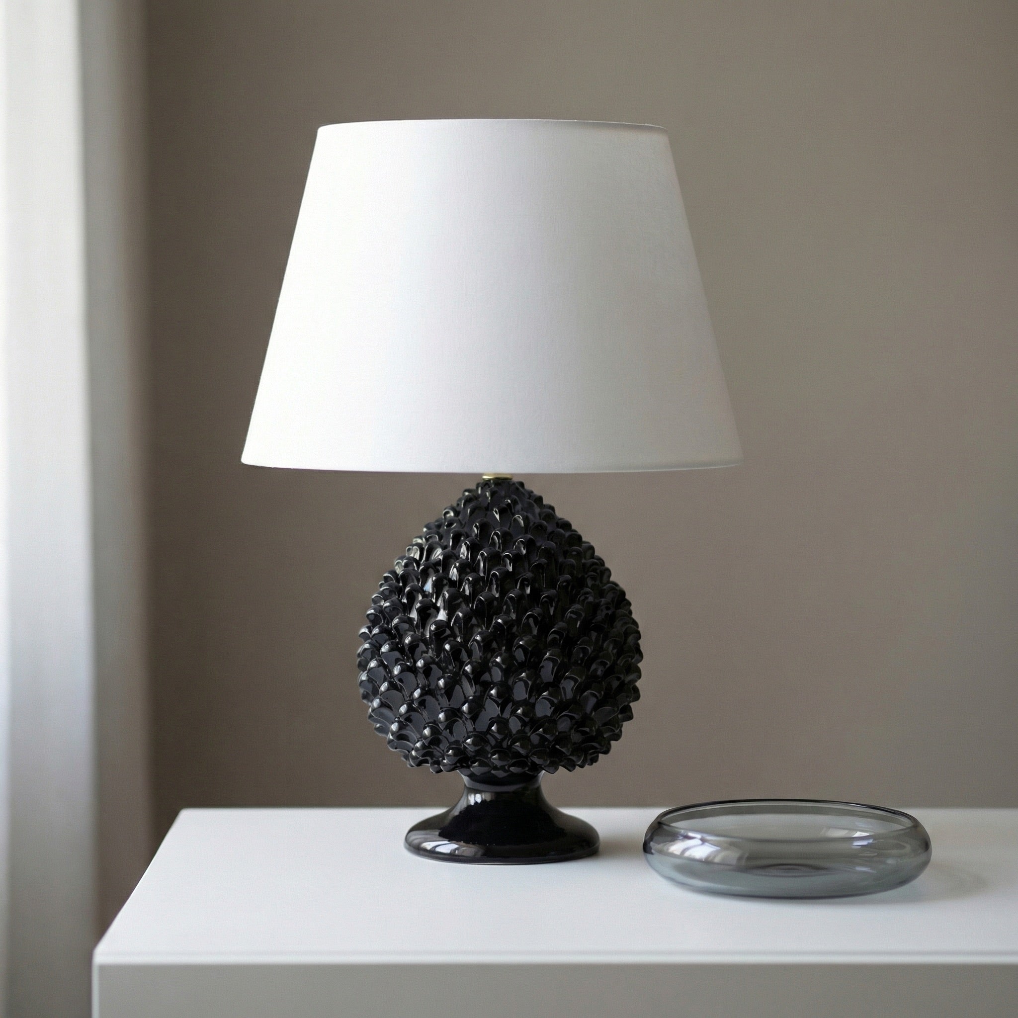 Sicilian Pine Cone Lamp, Black Line – Caltagirone Ceramic – Italian ceramic lamp tradition