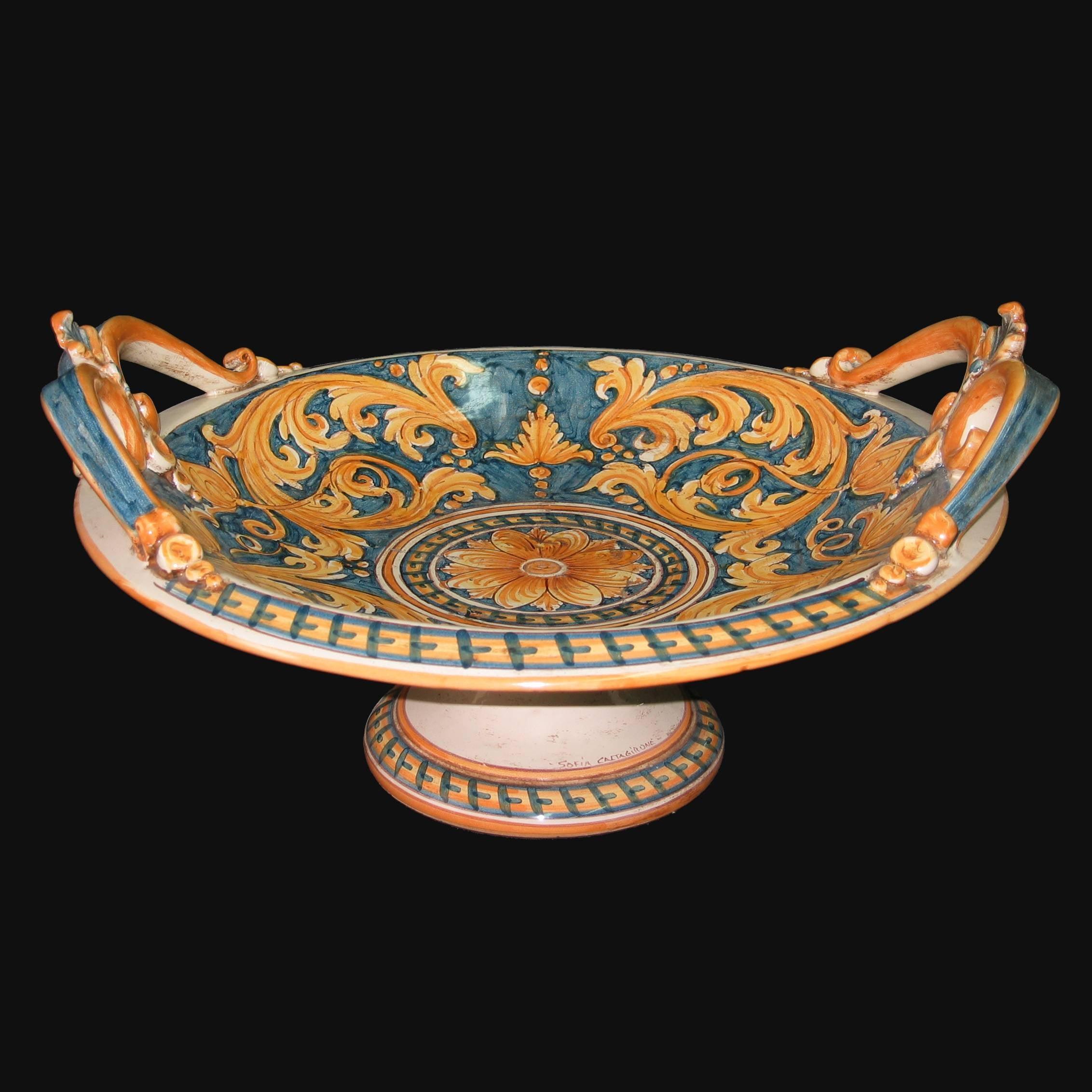 Ceramiche di Caltagirone fatti a mano con decori barocchi blu e arancio, vassoio su piedistallo