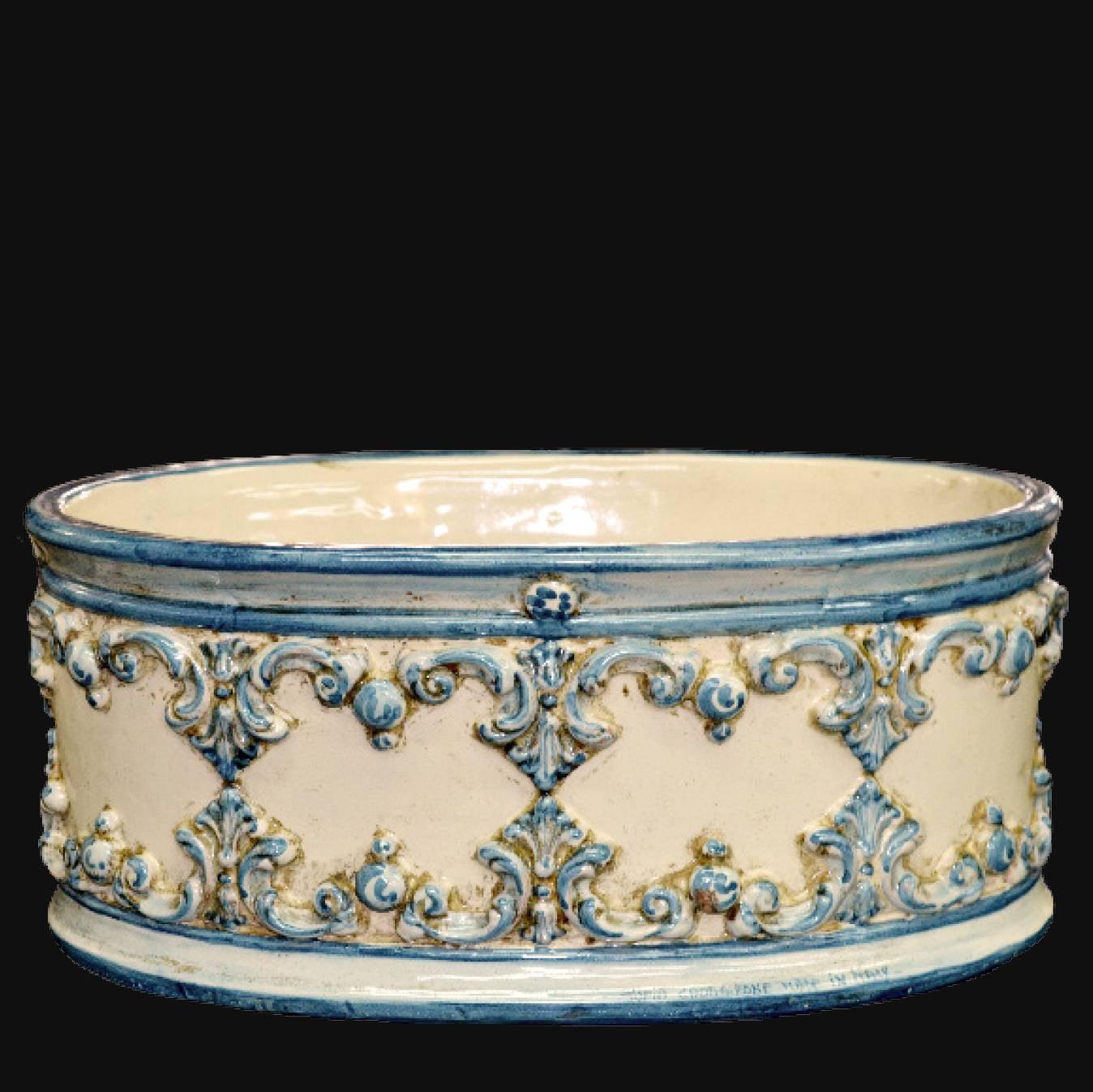Ceramiche di Caltagirone fatti a mano con decori blu e bianchi in stile barocco