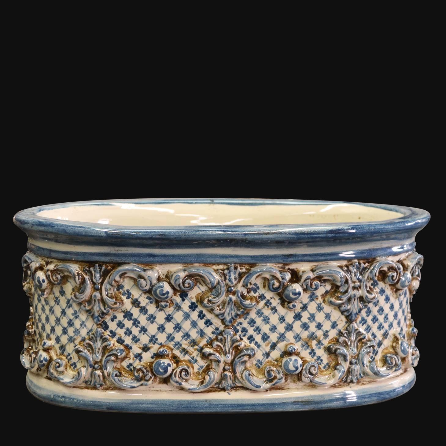 Ceramica di Caltagirone fatta a mano con decori barocchi blu e bianchi, pezzo artigianale unico