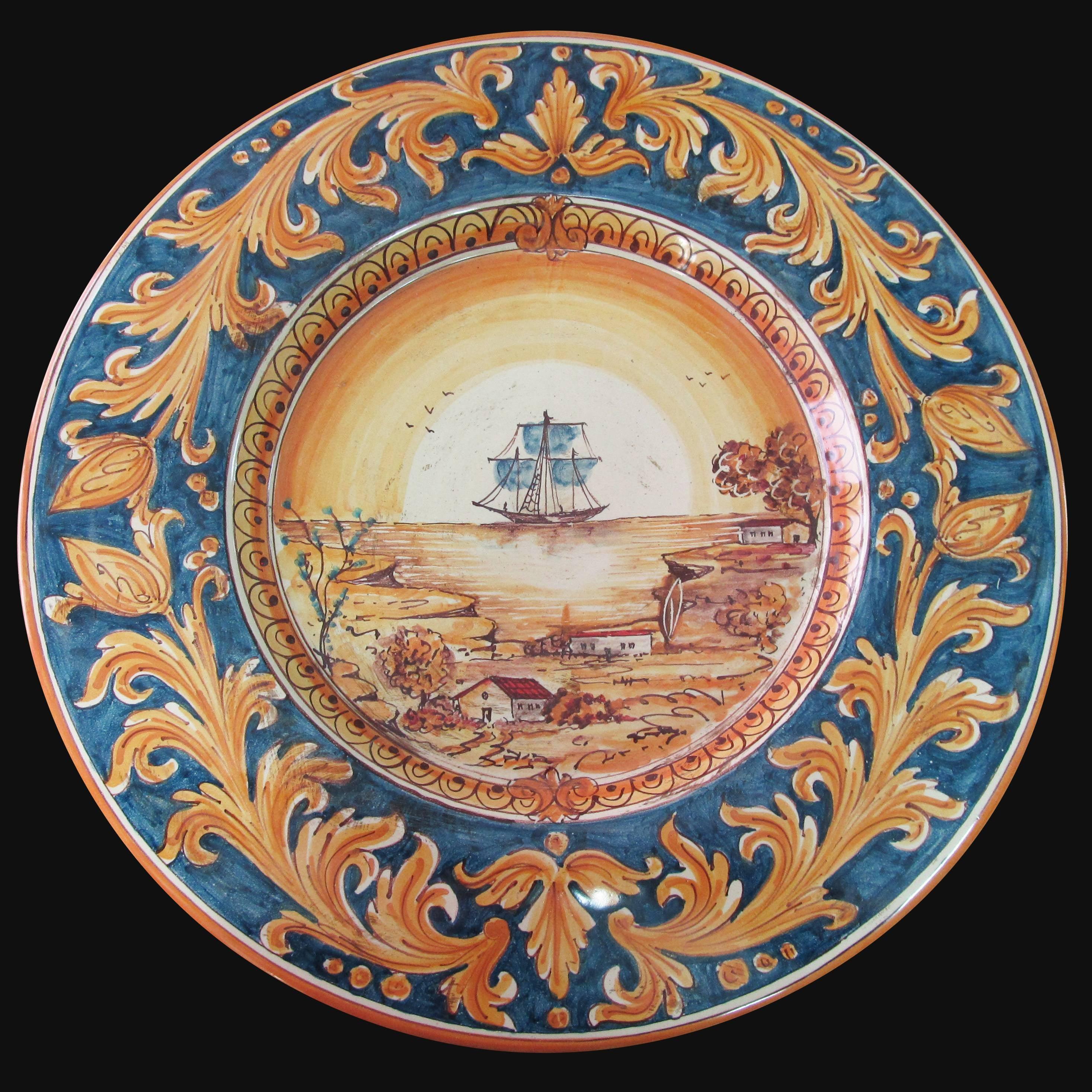 Piatto in ceramica di Caltagirone fatta a mano con decoro marino e bordo floreale blu e arancio