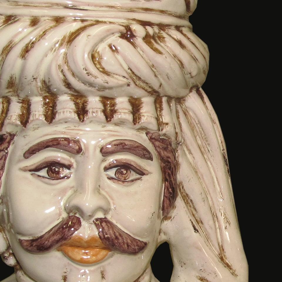 Ceramiche di Caltagirone fatti a mano con volto barbuto e turbante, arte tradizionale siciliana
