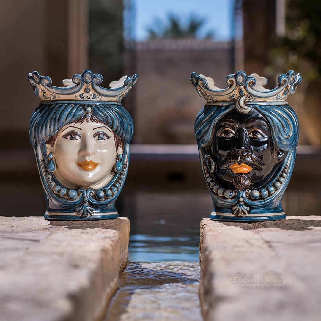 Ceramiche di Caltagirone fatti a mano: vasi volto regale blu e nero con corona, design tradizionale siciliano