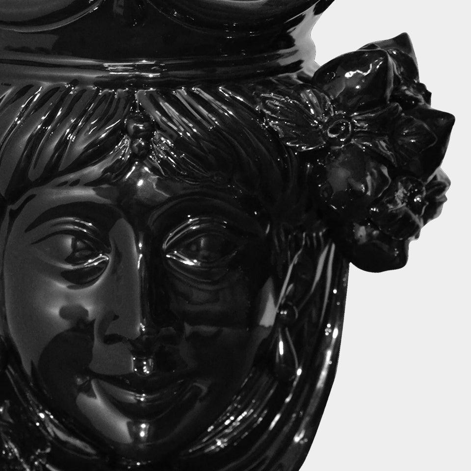 Ceramiche di Caltagirone fatti a mano, volto femminile nero lucido con fiore
