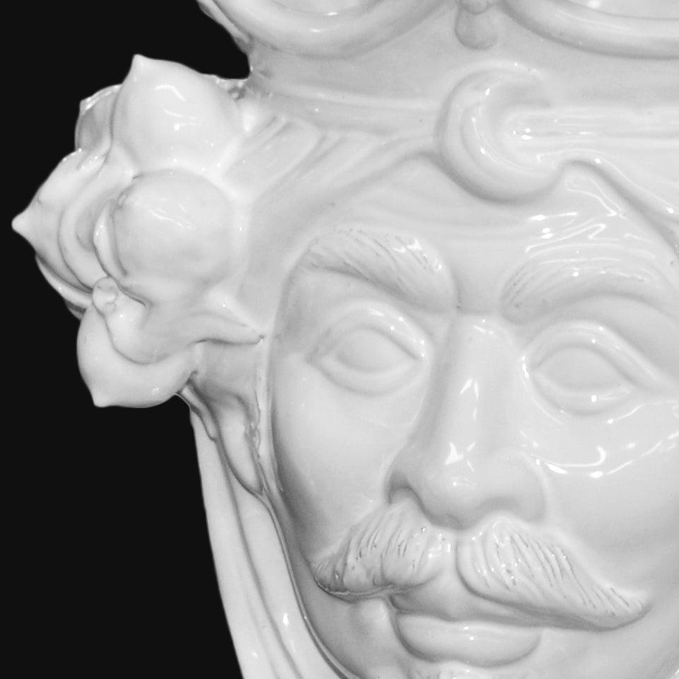 Ceramiche di Caltagirone fatti a mano con volto barbuto e fiore laterale