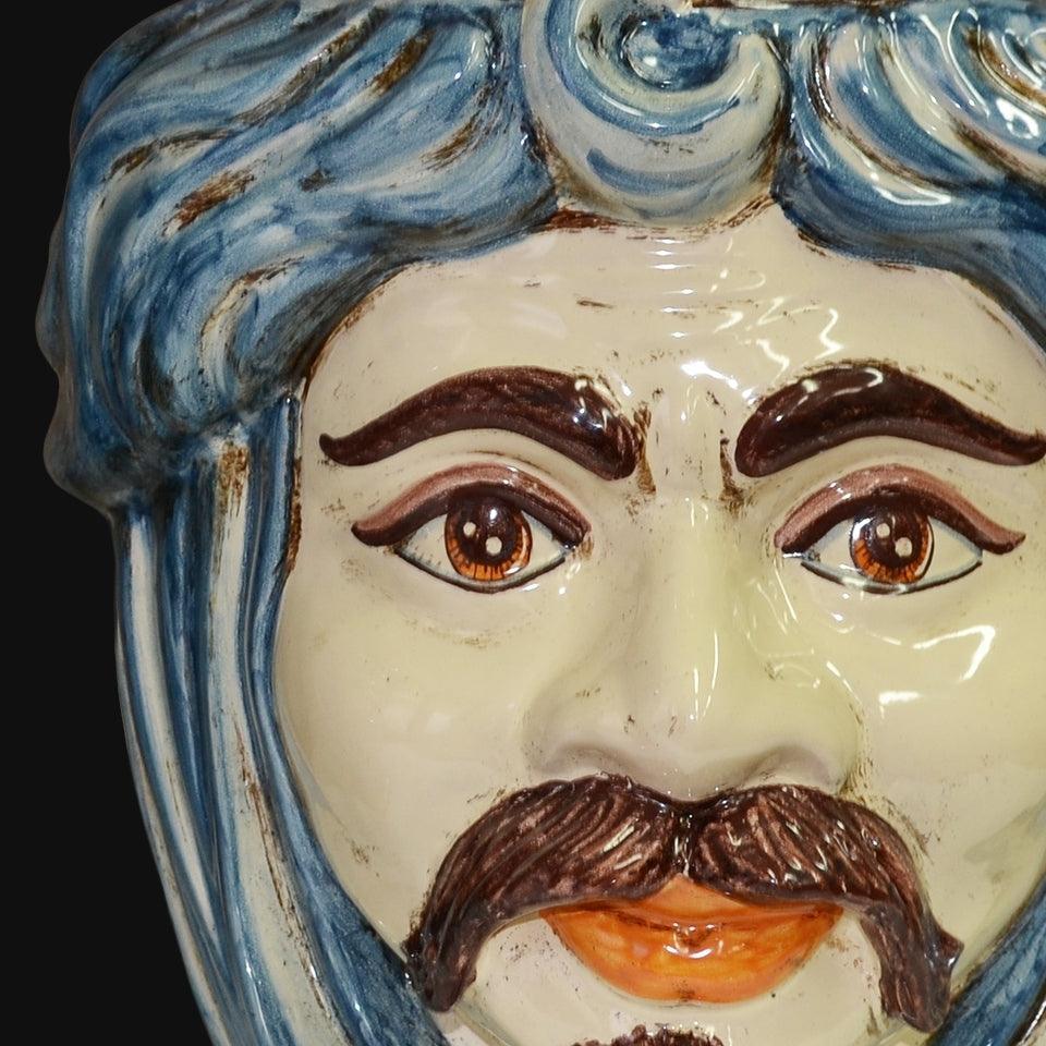 Ceramiche di Caltagirone fatti a mano con volto barbuto e capelli blu, arte tradizionale siciliana