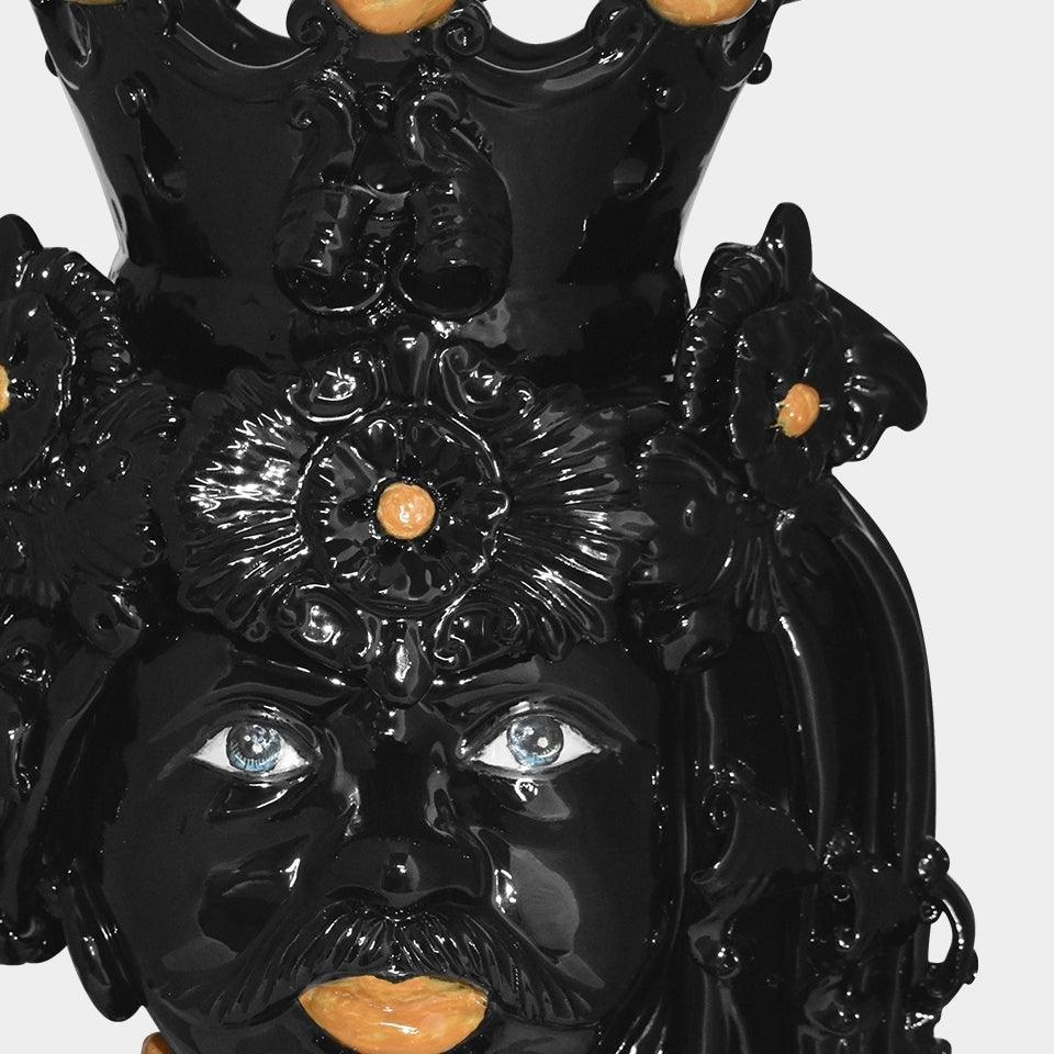Ceramiche di Caltagirone fatti a mano, maschera nera lucida con dettagli floreali e occhi azzurri