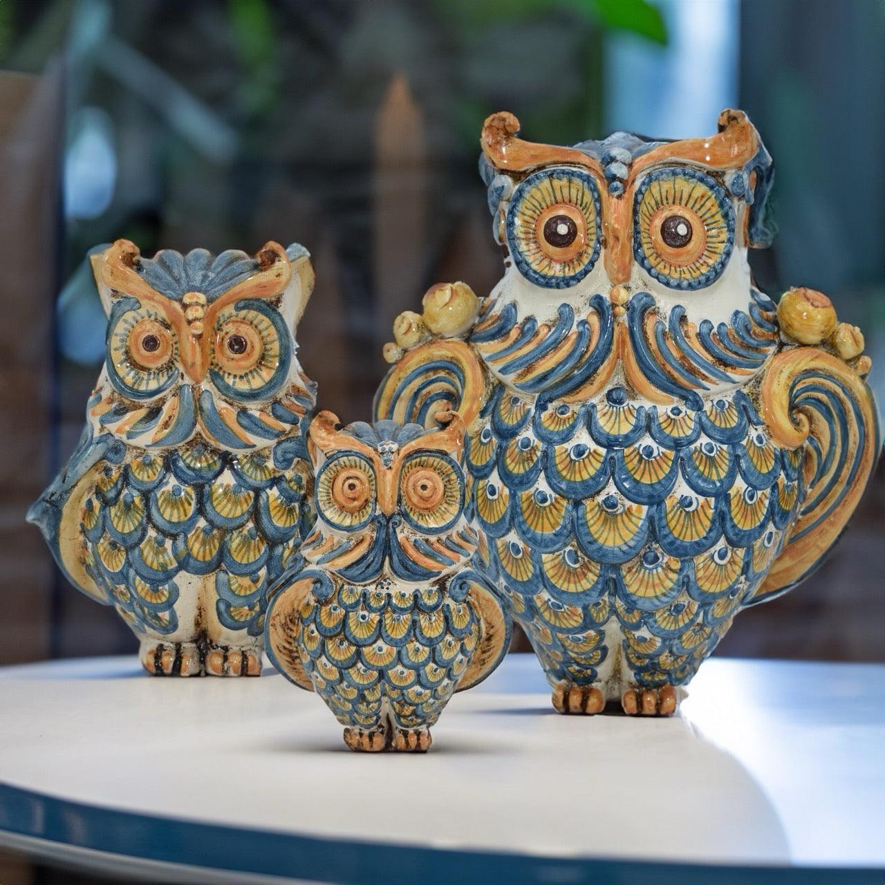 Gufi in ceramica blu e arancio, ceramiche Caltagirone fatti a mano, artigianato decorativo