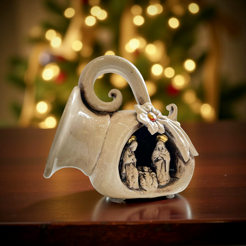 Sicilian Nativity Scene H 10 cm / 3.9", Antique Mother of Pearl – Italian ceramic from Caltagirone, Sicily