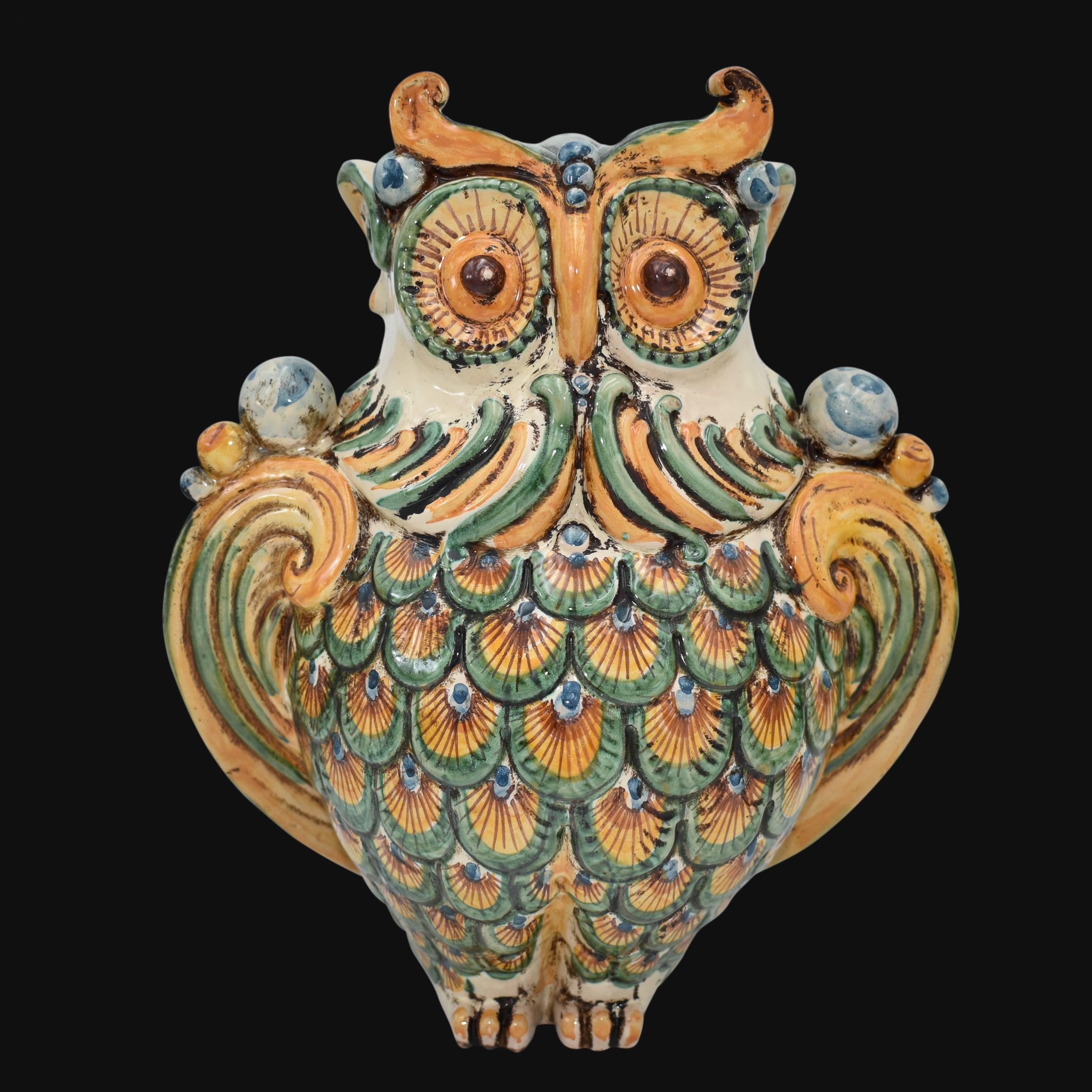 Gufo in ceramica di Caltagirone fatto a mano, colori vivaci e dettagli artigianali