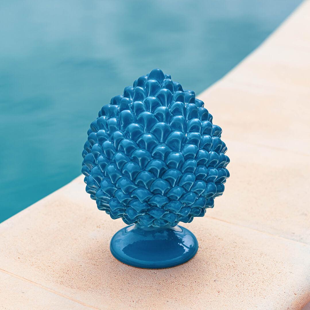 Ceramica di Caltagirone fatta a mano, sfera blu con motivo a scaglie, decoro artigianale per esterno