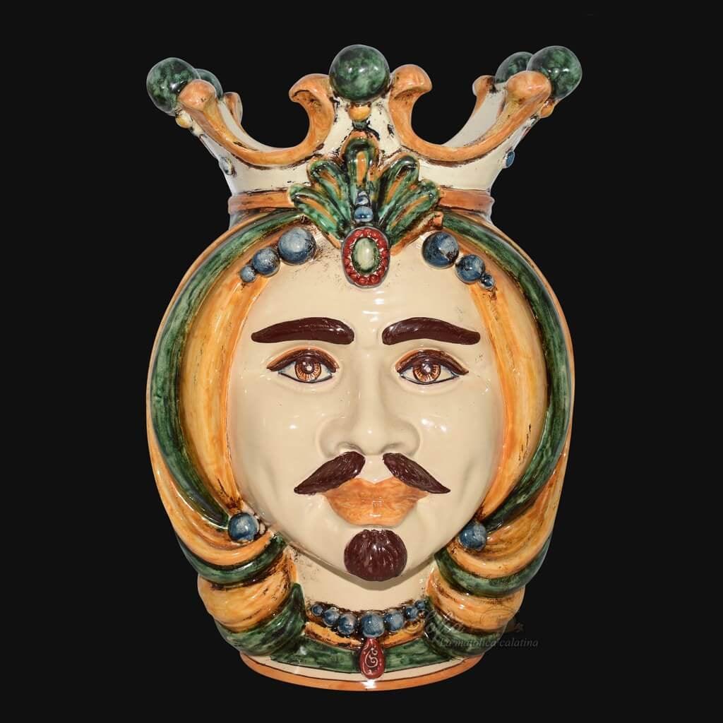 Ceramiche di Caltagirone fatti a mano con volto regale e corona colorata, arte tradizionale siciliana