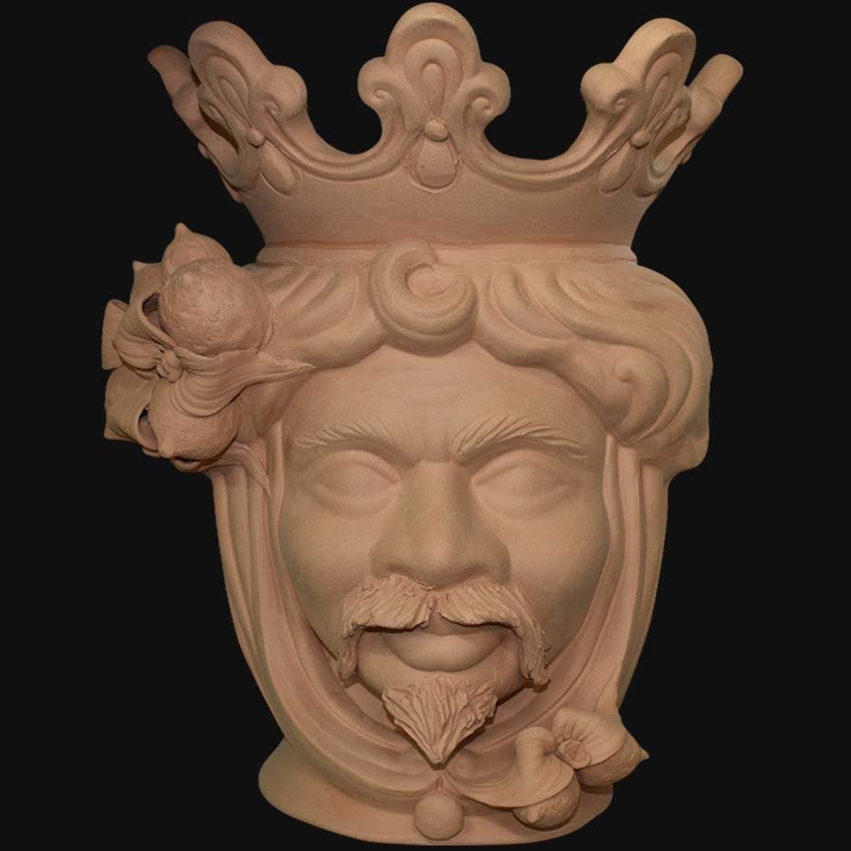 Ceramiche di Caltagirone fatti a mano: maschera reale con corona e dettagli floreali