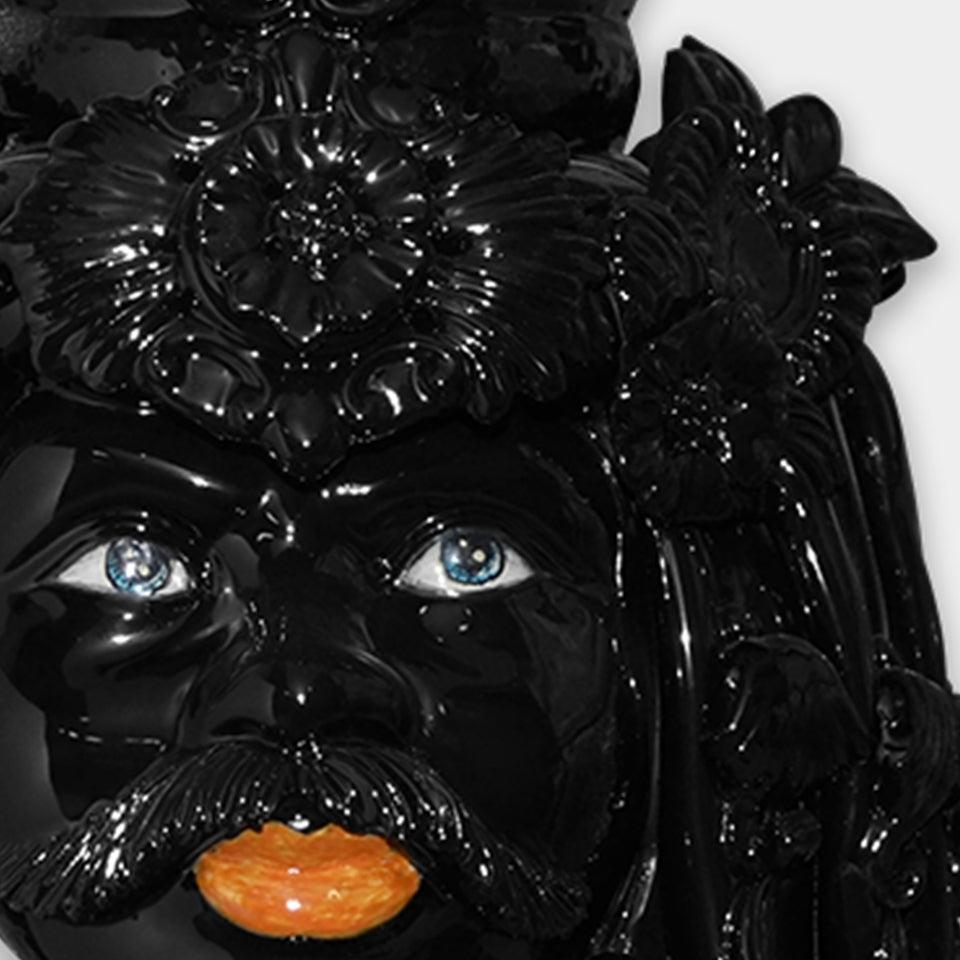 Ceramiche di Caltagirone fatti a mano, maschera nera lucida con occhi azzurri e labbra arancioni